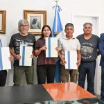 FIRMA POR AUMENTO SALARIAL PARA EMPLEADOS MUNICIPALES Y PROGRAMAS DE EMPLEO